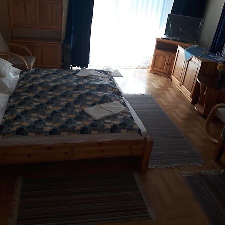 Kenezy Lux Apartman Vendeghaz Hajduszoboszlo Exterior photo
