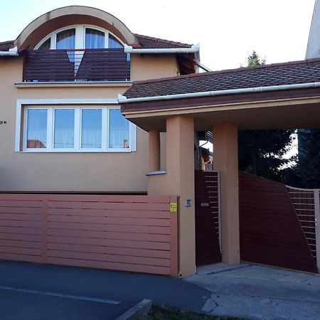 Kenezy Lux Apartman Vendeghaz Hajduszoboszlo Exterior photo